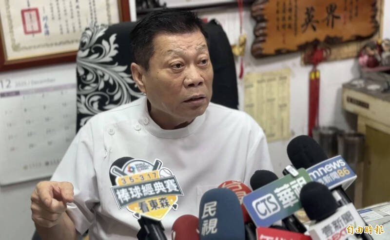 高大成指出，死者究竟是「撞死」或「辗死」，透过碾过、骨折部位及出血量，可以判定。（记者蔡淑媛摄）