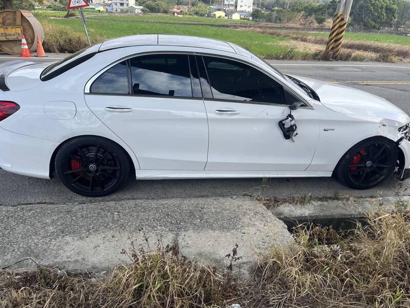 开宾士狂飙夺命！79岁老妇过马路遭撞飞亡 弃车2小时男子投案被发现酒精浓度超标。（民众提供）