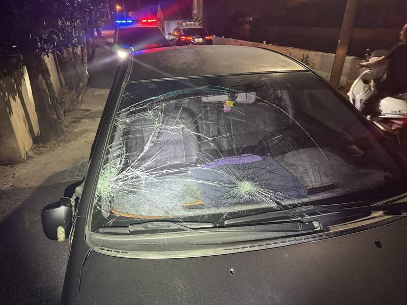 肇事轿车挡风玻璃碎裂。（图由警方提供）