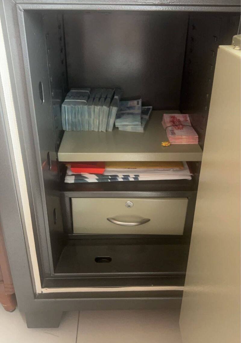 检警破「台湾赢支付」洗钱集团，查扣143万多元现金，并没收不法所得逾10亿元。（记者陈建志翻摄）