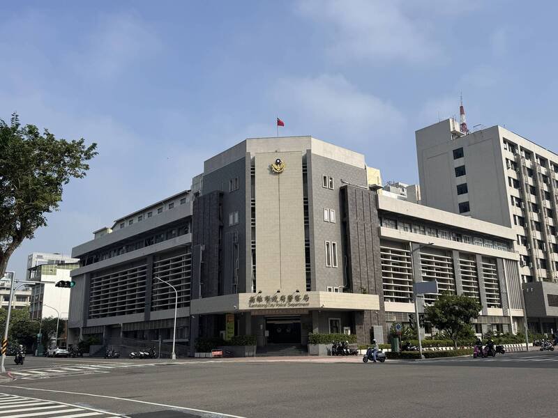 高雄市少年警察队2线3星因「面带酒容」办公拒酒测，涉勤前饮酒遭督察室惩处（记者许丽娟摄）