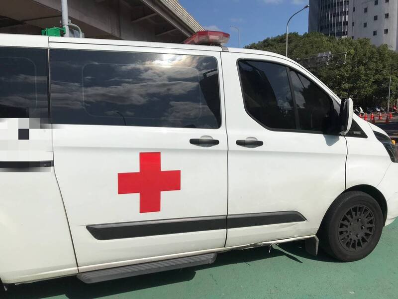 三十八岁丁男驾驶的民间救护车。（记者郑景议翻摄）