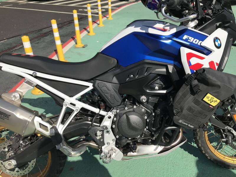 要价约五十万元的BMW F900R大型重机。（记者郑景议翻摄）