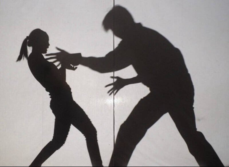 台北市一名黄姓男子要求小兰赔偿4万元，后续更提出小兰「卖屁股」还债的要求，一审重判3年，二审改判10月徒刑。（示意图）