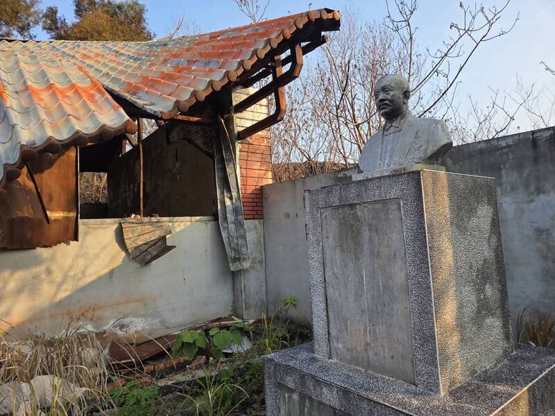 台中市大肚山火烧山，杨府纪念园杨家文物也遭大火烧毁。（图由民众提供）