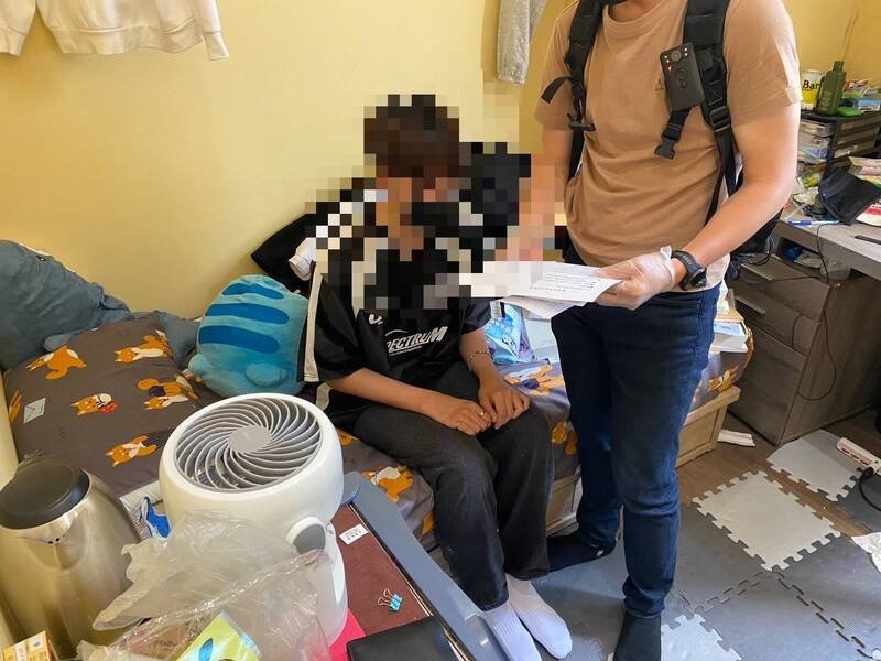 台中地检署去年5月查获台大法律系洪姓男大生，伪装成女性邀男性裸聊却侧录，经扩大清查，又查获许姓、陈姓男子以同手法犯案，近日将两人起诉。（记者陈建志翻摄）