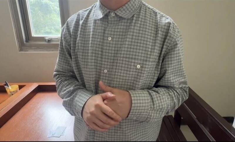 陈父在庭后沉痛直指「判太轻」，若以公平衡量，「至少应该关52年」。（民众提供）