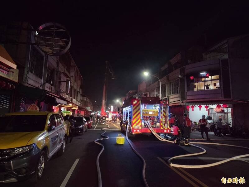 嘉义市保安一路民宅今晚6点多发生火警。（记者王善嬿摄）