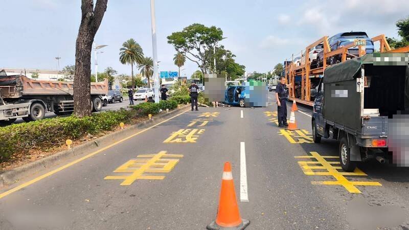 小港区中山四路发生连环撞车祸。（民众提供）