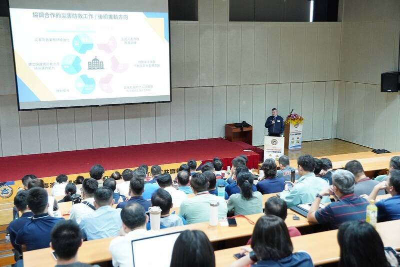 马士元表示，消防署自2024年起积极推动「建置台湾民间自主紧急应变队中程计划」，发展专属我国的T-CERT培训机制，期盼达到「自己的社区先自救」的目标。（图由消防署提供）