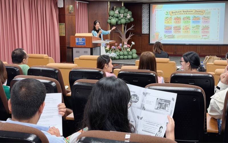 印尼千年养生饮品Jamu登台，新住民分享草本文化智慧。（记者刘庆侯翻摄）