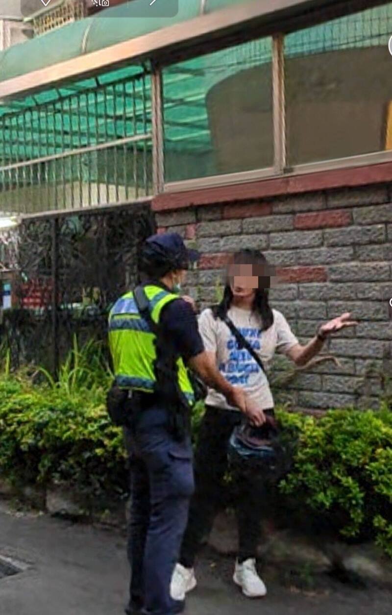 反南投名间乡垃圾焚化炉的「战斗茶师」常行深，在台中市无故遭长发男子（右）殴打造成脑震荡。（常行深提供）