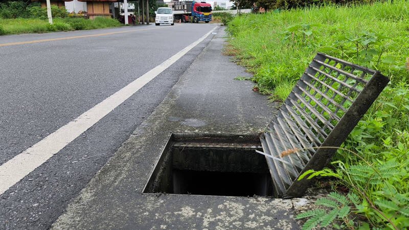 花莲40岁李姓女子遭王男狂刺10多刀，塞进水沟。（民众提供）
