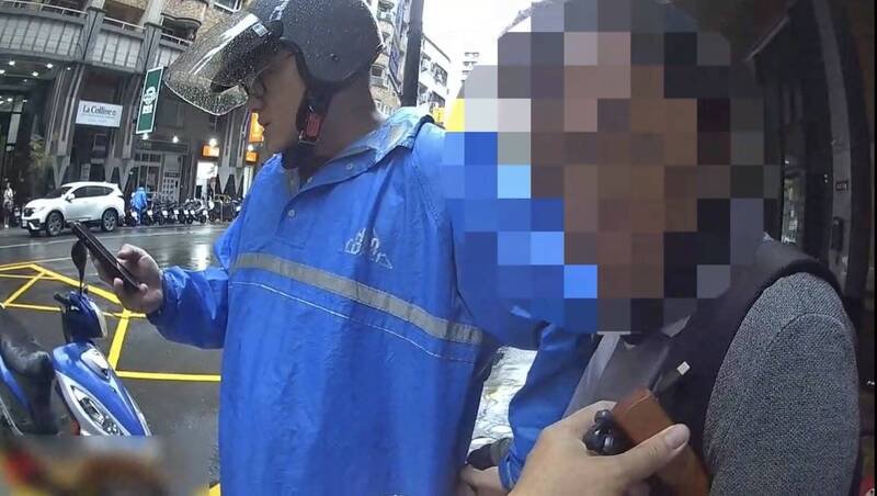 高雄妇误信投资群组险失168万，联手警逮车手（右）保住积蓄。（民众提供）