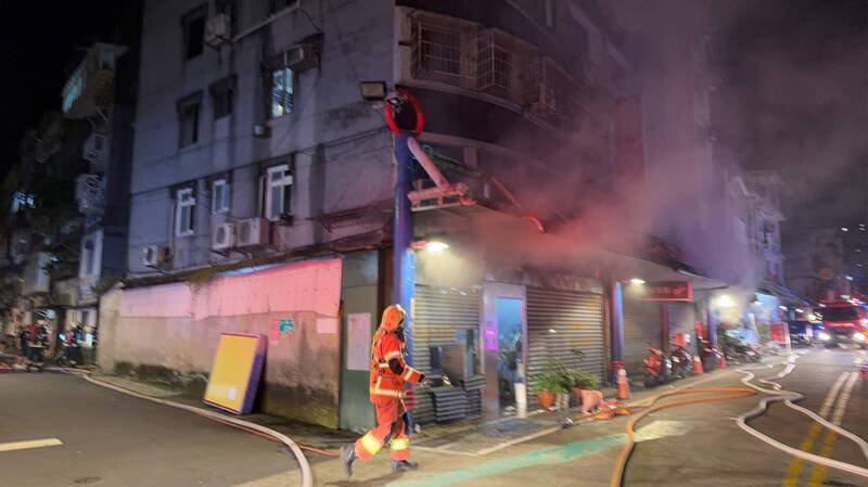 天主教耕莘医院急诊医师提醒，奔逃火灾应慎防呼吸道伤害与一氧化碳中毒。（天主教耕莘医院提供）