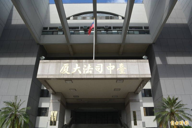 台中谢姓男子到国外念书，却滞留海外，未依规定返国服兵役，台中地院依妨害兵役治罪条例，判处6月徒刑，不予宣告缓刑。（记者陈建志摄）