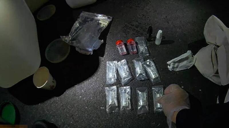 南投有毒虫深夜毒驾自撞竹山分局前电杆，警方盘查起出烟弹头等毒品器具，讯后移送法办。（图由竹山警方提供）
<h4>☆少一份毒品就多一份健康，自由时报提醒您远离毒品☆</h4>