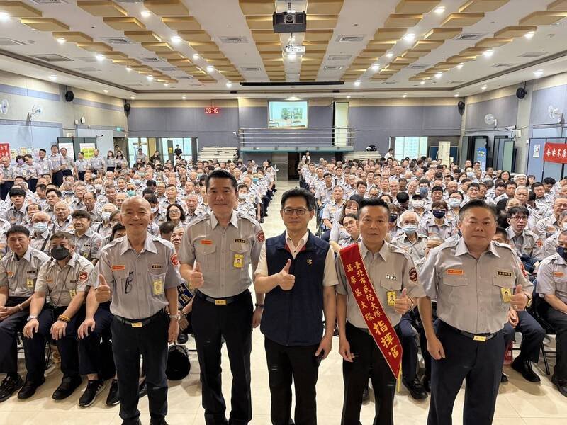 台北市警万华分局假万华区公所大礼堂举行民防、义警常年训练，参训人数达723人，（记者刘庆侯翻摄）