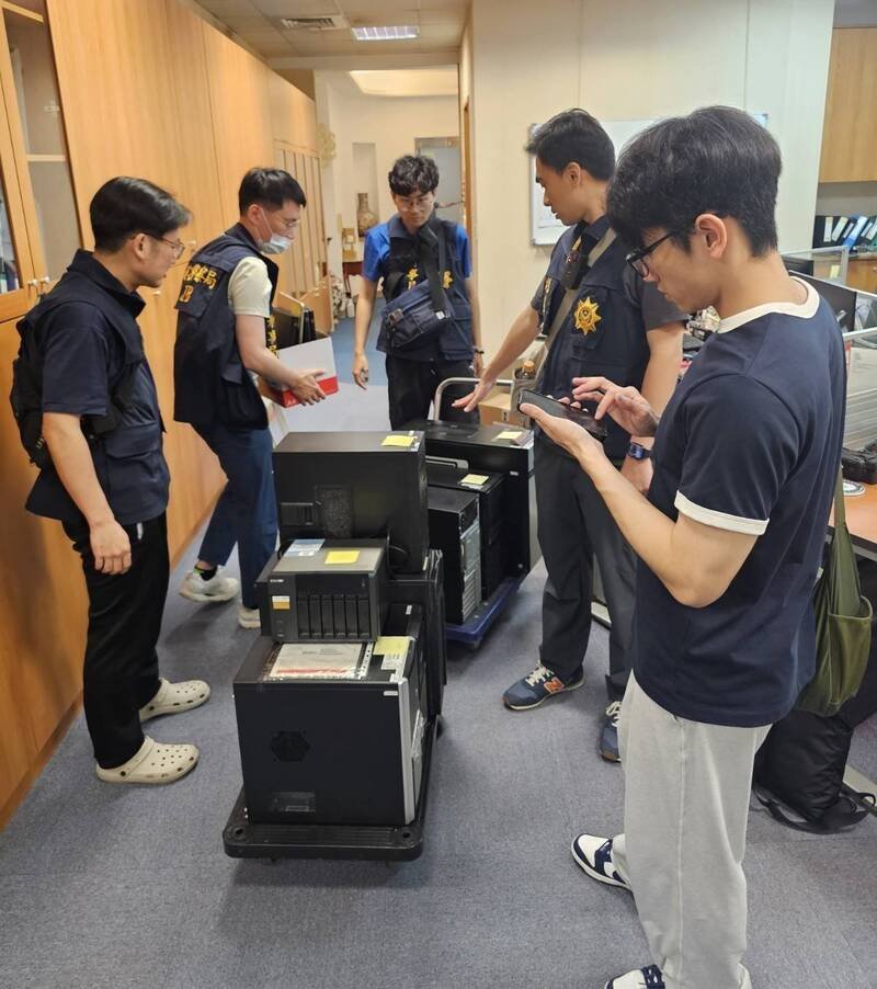 高雄警破获企业盗版3D软体案，市值8亿元侵权曝光。（民众提供）