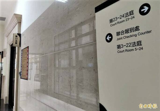 桃园市冯姓男子在电竞馆对邻座熟睡男伸狼爪，隔裤摸下体21次判刑6月。（资料照）