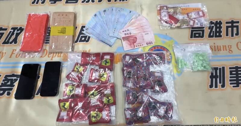 警方查扣大批毒品与现金。（记者黄良杰摄）