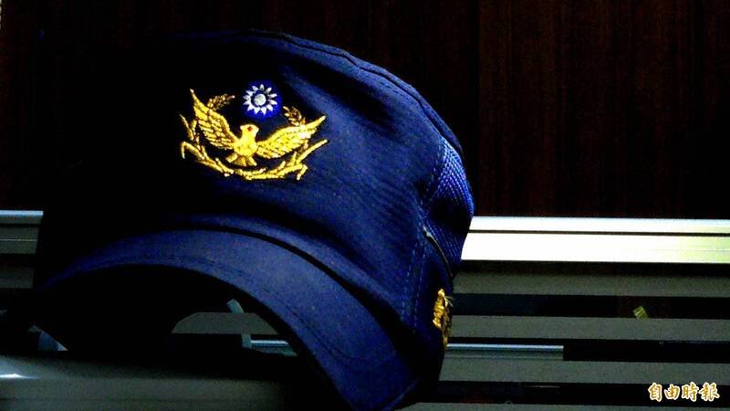 陈男车停路中遇警盘查，失控辱骂「有牌的流氓」，进派出所续骂所长，台南地院依侮辱公务员罪判拘役30日。（记者王捷摄）