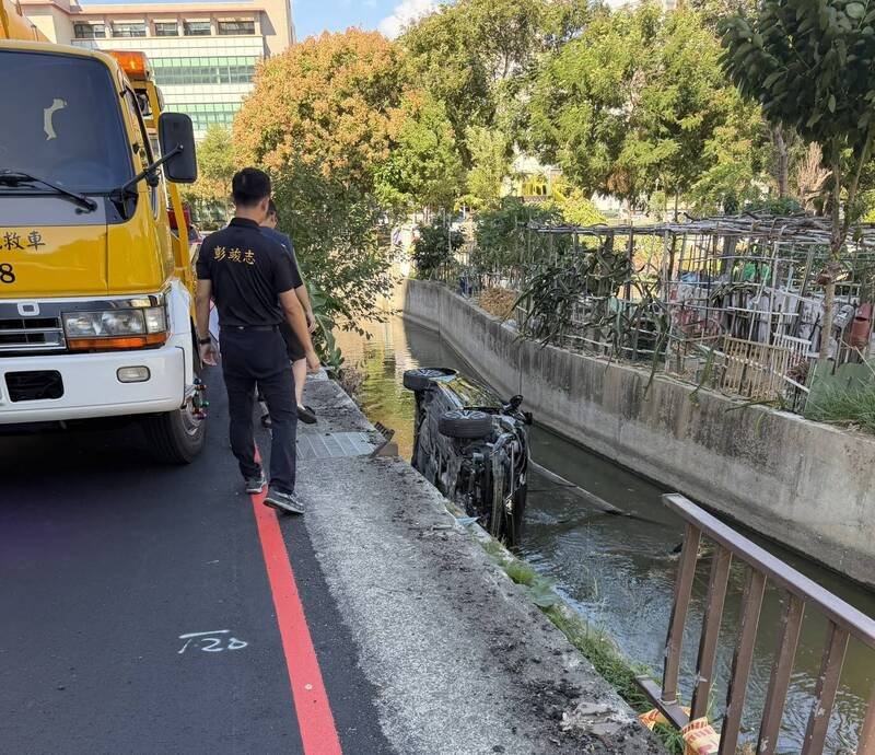 竹北市民代表彭竣志获报后第一时间赶赴现场关切。（彭竣志提供）