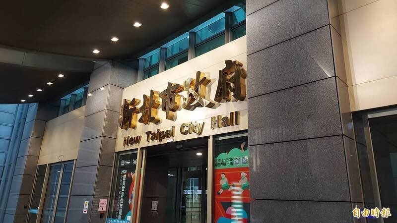 新北市新庄区一处建筑工地的电梯突从高空坠落，2名作业中的工人摔落，新北市劳检处前往检查下令停止作业。示意图。（记者黄子旸摄）