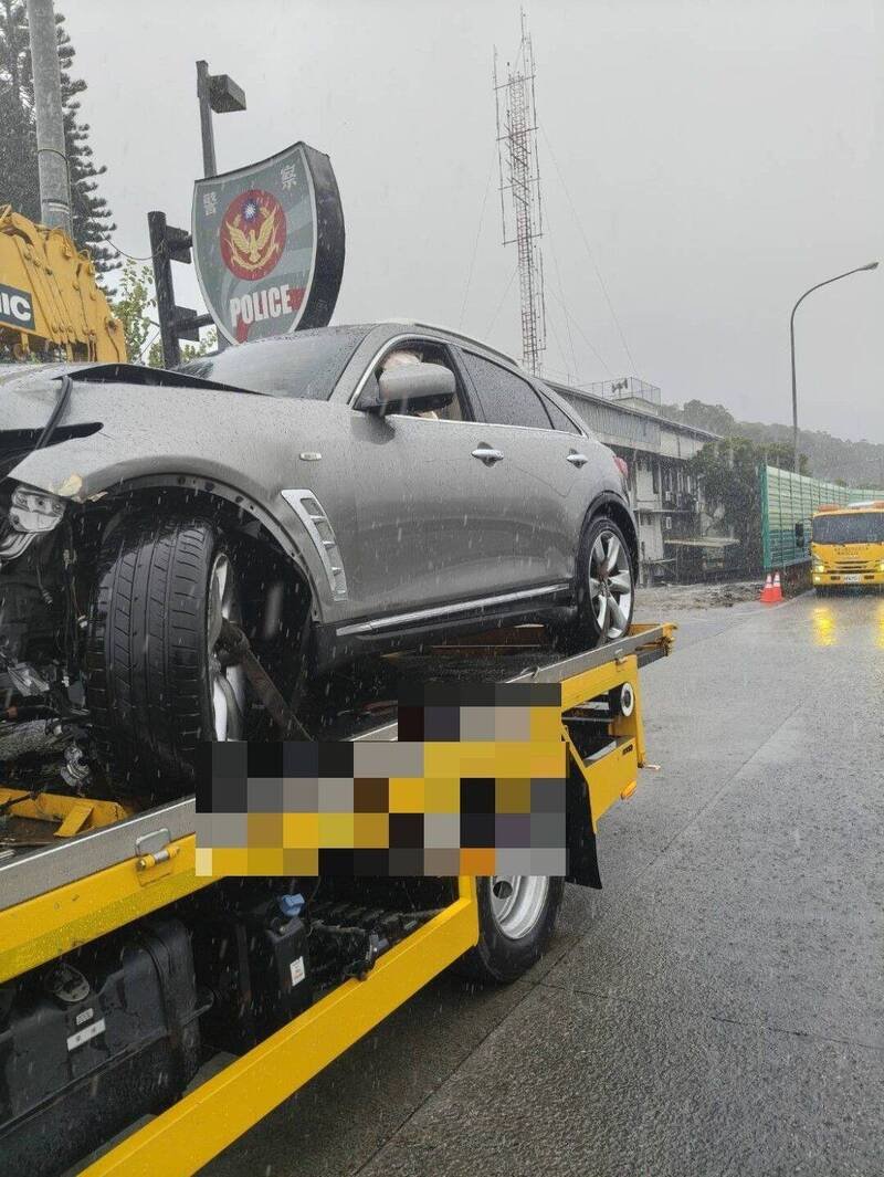 国道1号三义路段3车连环撞，肇事车辆驾驶逃逸。图为肇事驾驶当时所驾车辆。（民众提供）