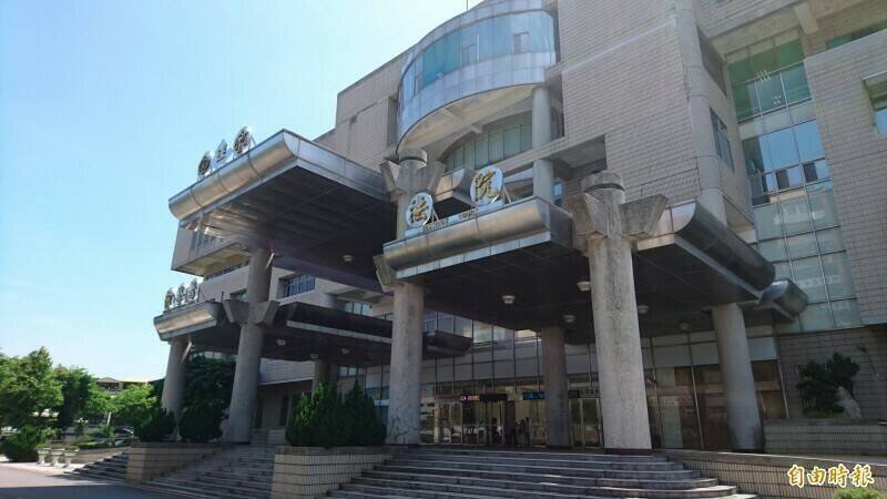 无故闯入民宅遭监视器拍下，男子辩称「进去还钱」。图为苗栗地院。（资料照）