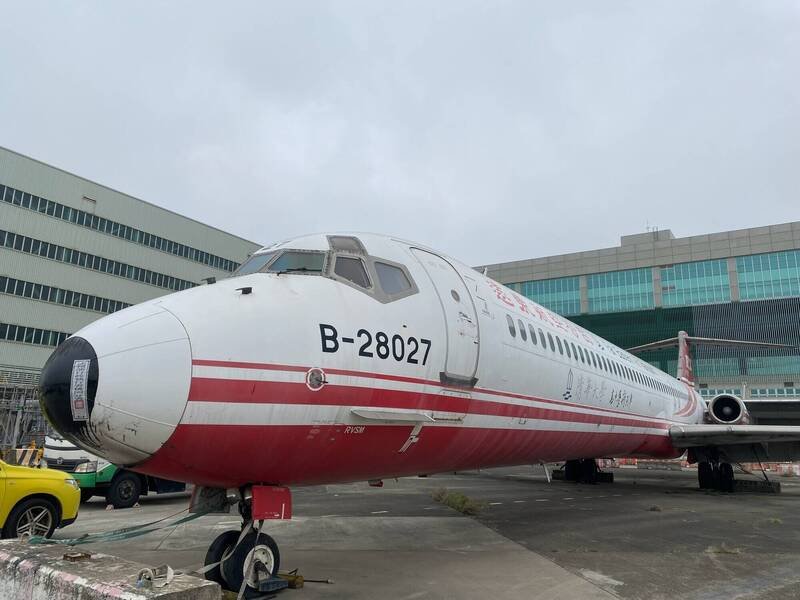 行政执行署桃园分署「双11拍卖会」将拍卖远航MD-83型客机。（图由桃园分署提供）